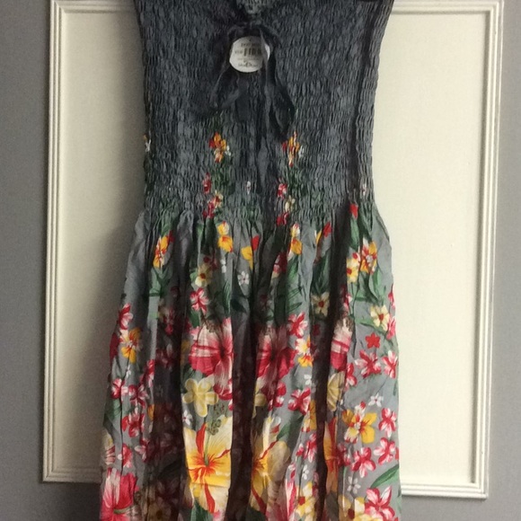 Short halter top dress - Picture 1 of 2